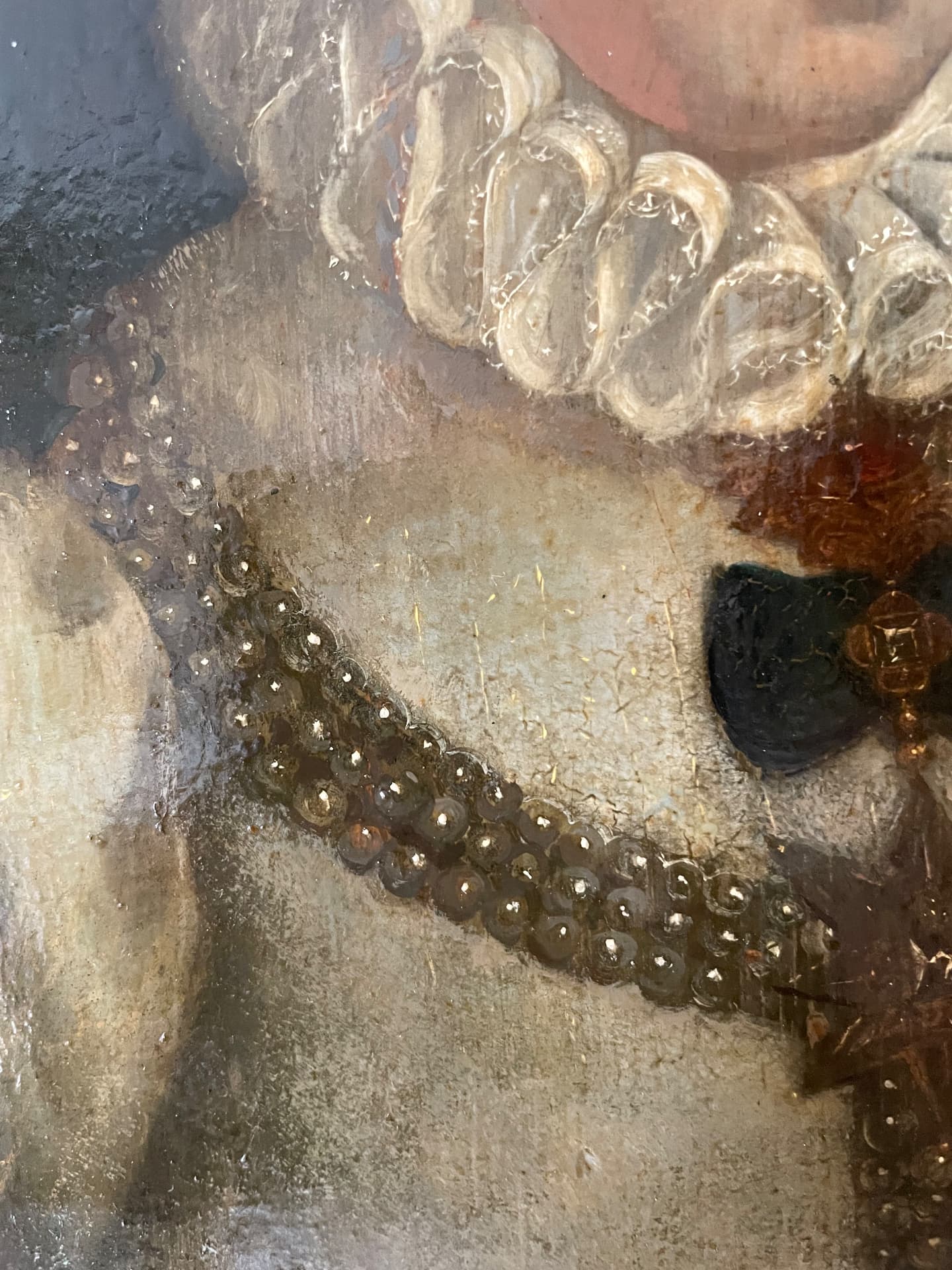 Detail of the pearl jewellery